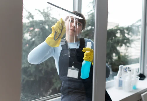 Nettoyage de vitres intérieures et extérieures à Pourrain
